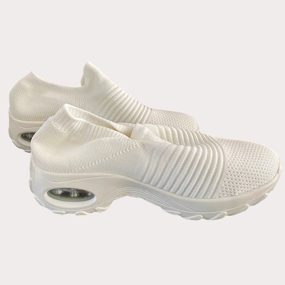 STQ White Slip On Air Cushion Walking Shoes Size 8.5 NEW